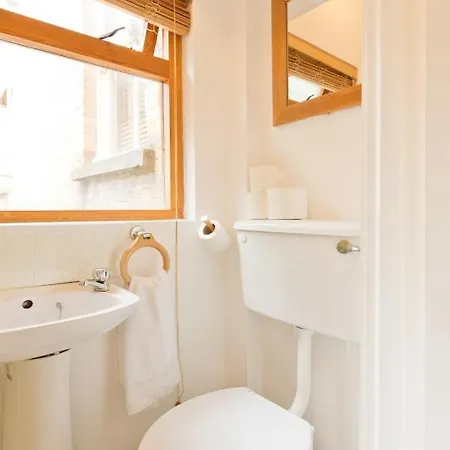 4 Small Bedsit 10 Minutes Walk To City Groy61 Lejlighed *